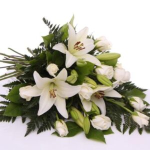 Surukimppu valkoisista ruusuista