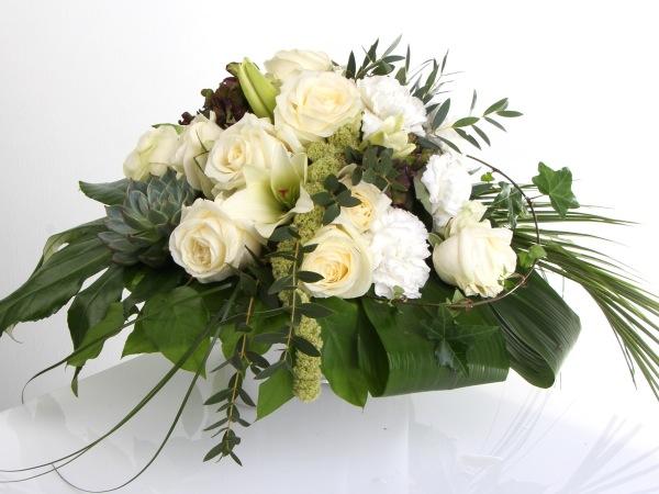 TYYLIKKÄÄSTI VALKOISTA, KIMPPU