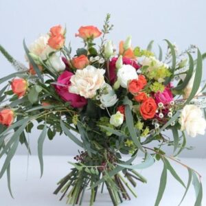 VÄRIÄ PÄIVÄÄN KUKKAKIMPPU