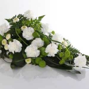 Surulaite valkoisista neilikkoista